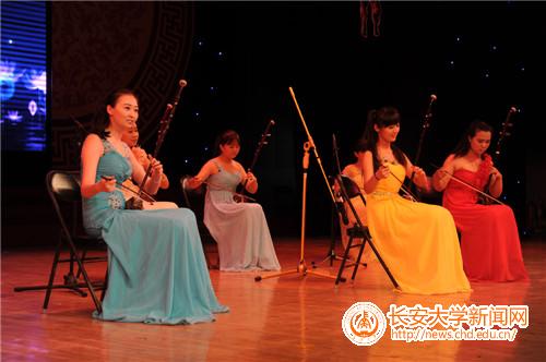 二胡齐奏《战马奔腾》