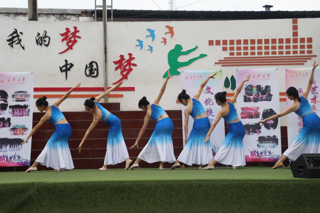 我校文化扶贫·艺行筑梦赴佳县、商南县暑期